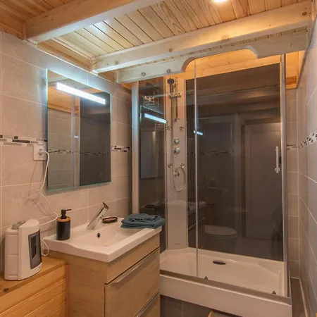 Appartement Type F1 To Sainte-Helene-sur-Isere